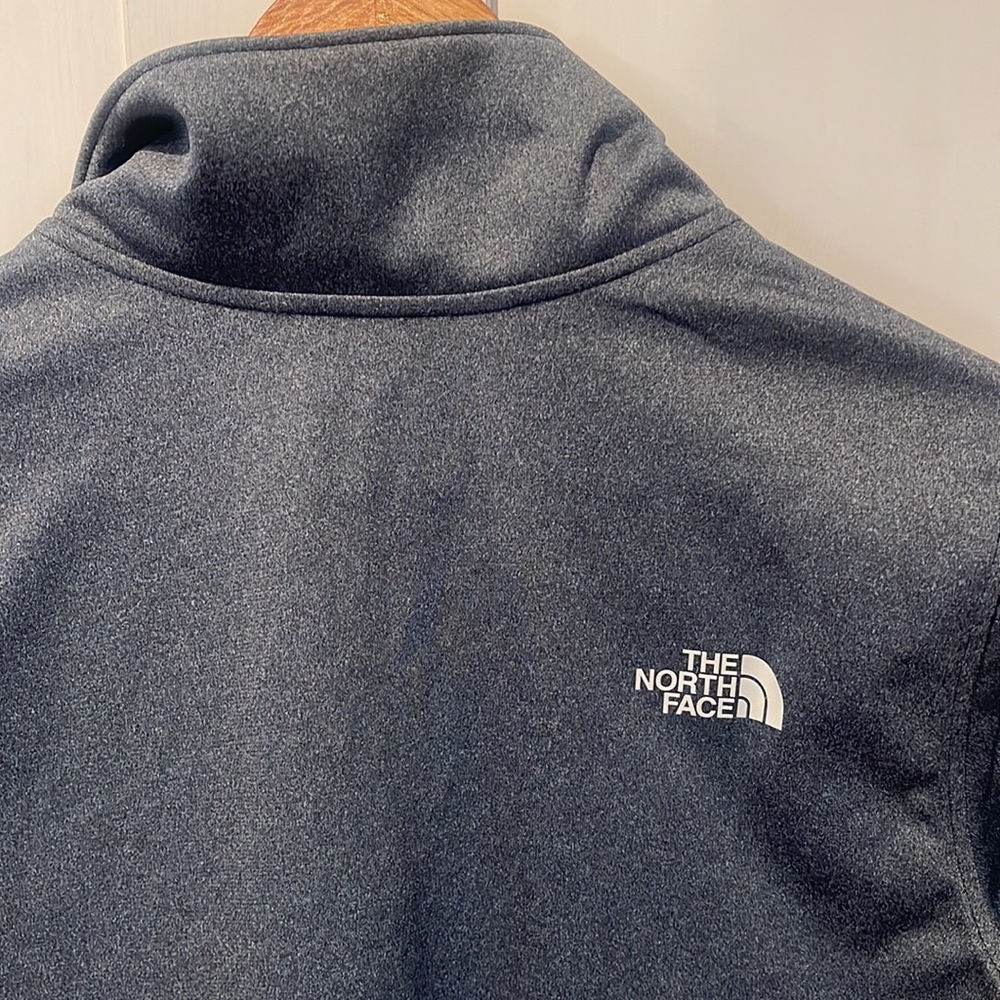 Women’s Medium Northface Pullover - image 6